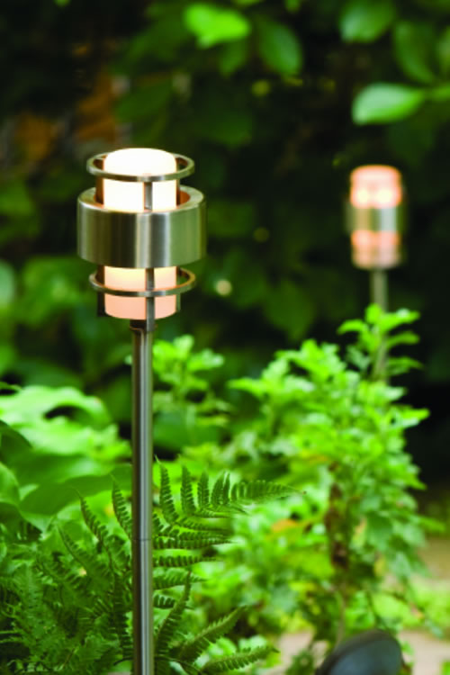 Hinkley's Saturn is a stunning, modern outdoor collection with robust construction and intersecting lines that create a striking contrast against the etched opal glass. Available in Stainless Steel or Solid Brass with Metro Bronze finish. The diffuser is Etched Opal glass.