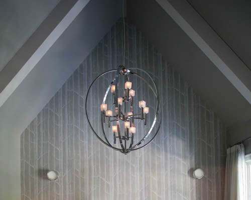 Designed by Fredrick Raymond, Hinkley Lighting Mondo Collection featuress bold arm extensions in a brilliant Polished Chrome finish complemented by petite, frosted, cube-shaped glass. This sophisticated contemporary collection has pendant chandeliers and a coordinating sconce.